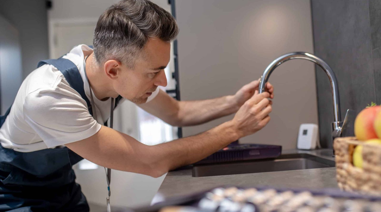 Que vous modernisiez un logement ancien ou que vous rénoviez une salle de bain, notre Plombier à Mouvaux assure la mise en conformité de vos réseaux d’eau et de gaz. Nous garantissons des travaux conformes aux normes en vigueur (DTU) et couverts par notre garantie décennale. Résultat : une installation fiable, sécurisée et prête à durer des années.